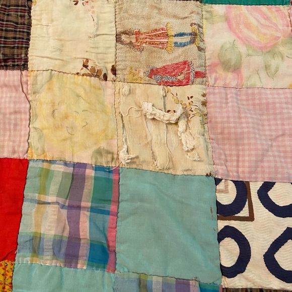 Vintage Quilt (Cutter) Several Rips & Stains 71”x80” for Projects - Picture 4 of 16